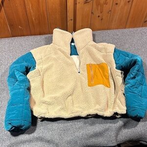Veveret Colorblock Fleece Jacket with Teal Sleeves